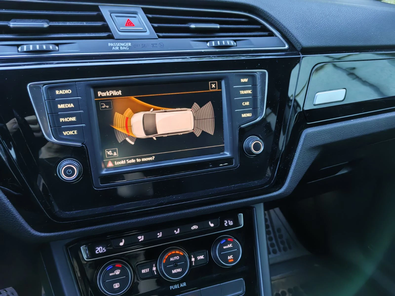 VW Touran 1.6 TDI, снимка 8 - Автомобили и джипове - 56006104