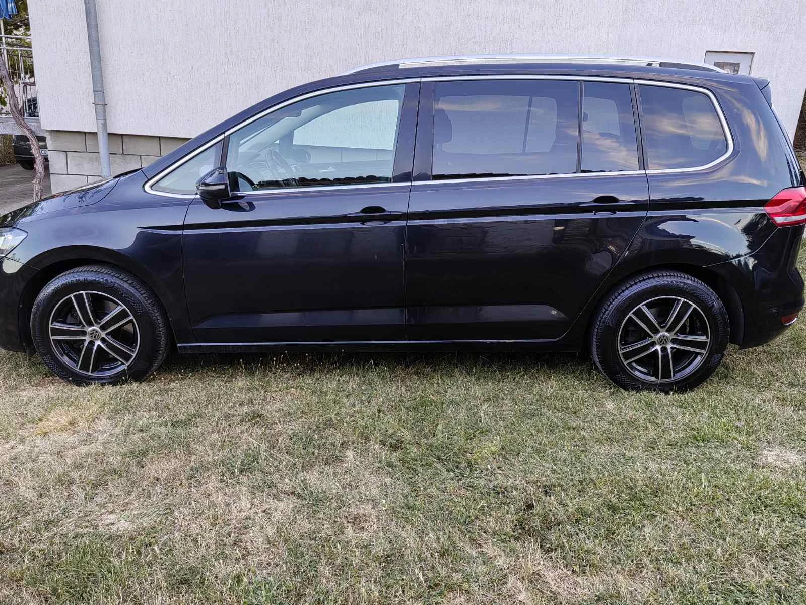 VW Touran 1.6 TDI, снимка 4 - Автомобили и джипове - 56006104