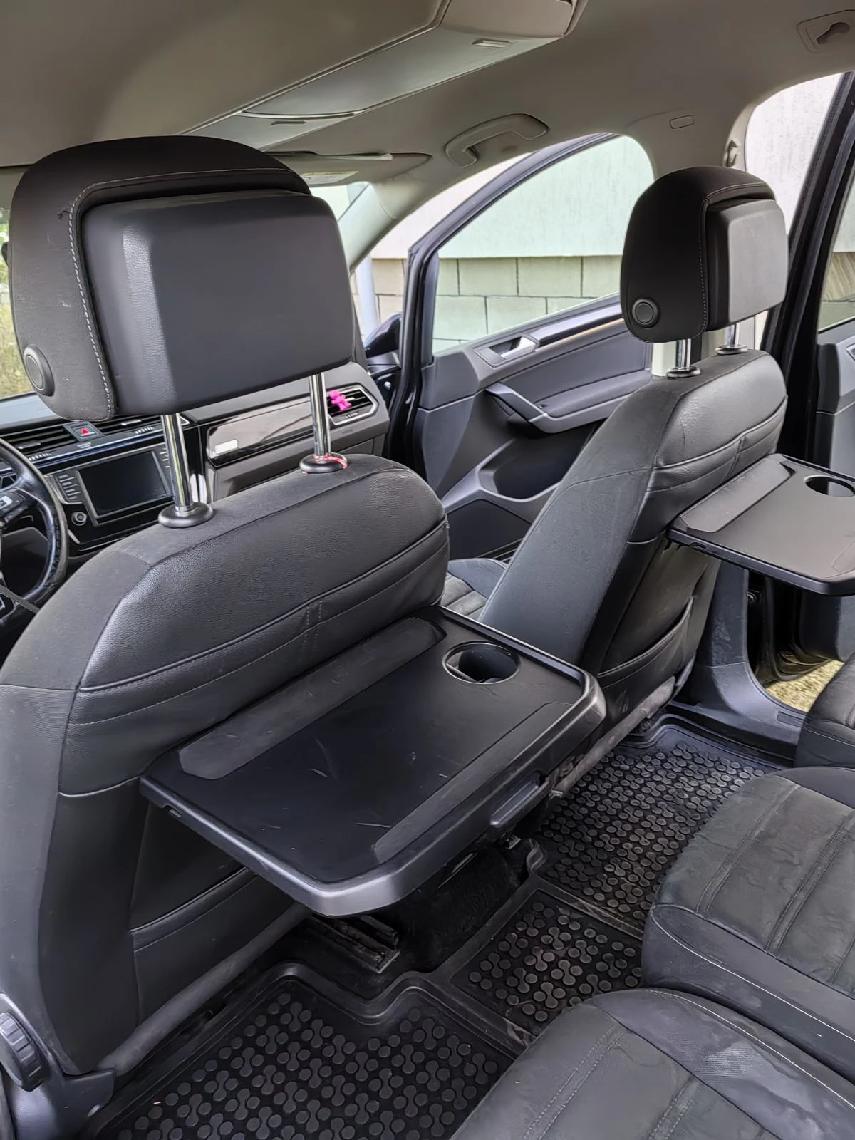 VW Touran 1.6 TDI, снимка 13 - Автомобили и джипове - 56006104