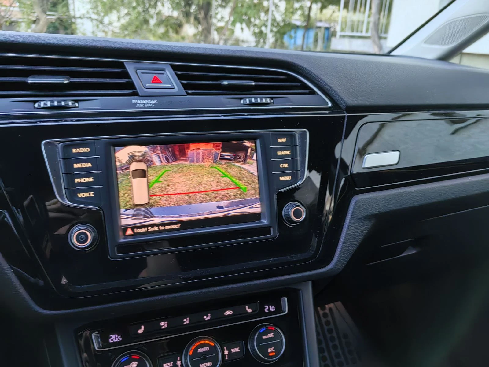 VW Touran 1.6 TDI, снимка 9 - Автомобили и джипове - 56006104