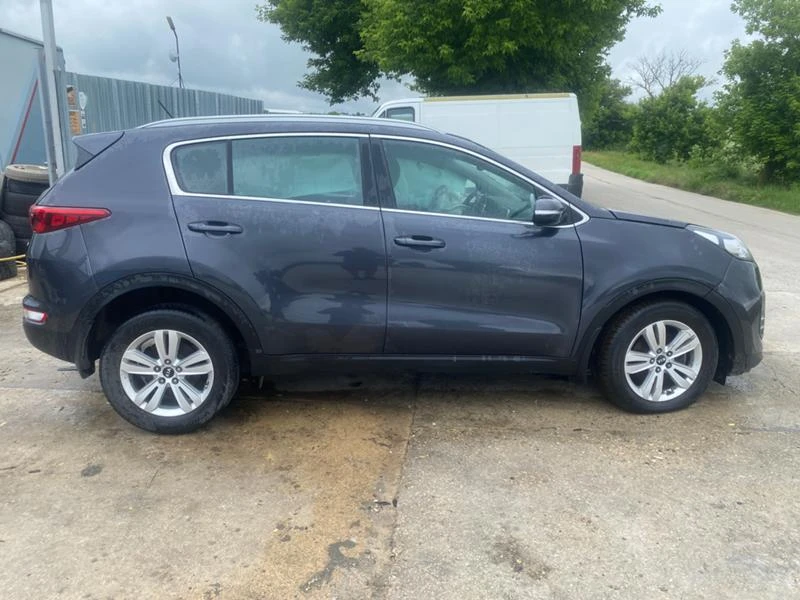 Kia Sportage 1.7 CRDI, снимка 3 - Автомобили и джипове - 37046603