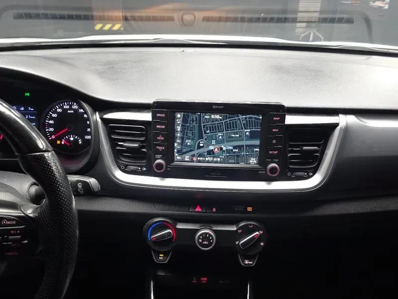 Kia Stonic Diesel 1.6 Deluxe, снимка 14 - Автомобили и джипове - 56698912
