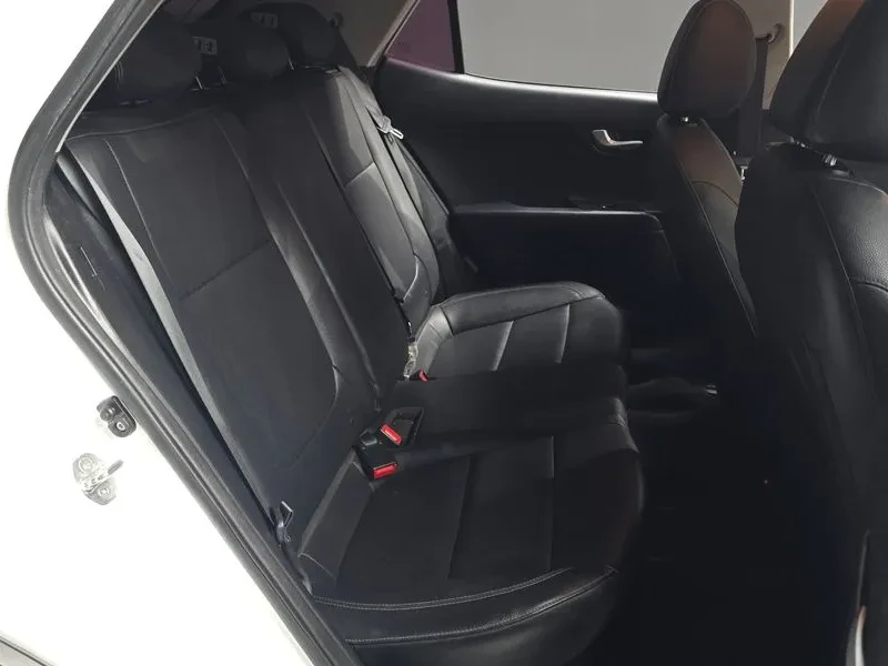 Kia Stonic Diesel 1.6 Deluxe, снимка 12 - Автомобили и джипове - 56698912
