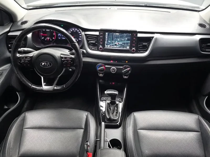 Kia Stonic Diesel 1.6 Deluxe, снимка 7 - Автомобили и джипове - 56698912