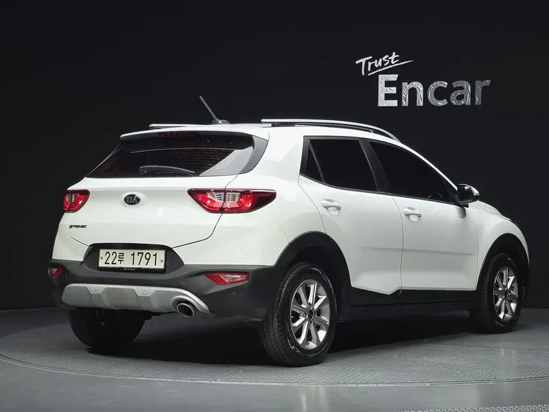 Kia Stonic Diesel 1.6 Deluxe, снимка 2 - Автомобили и джипове - 56698912