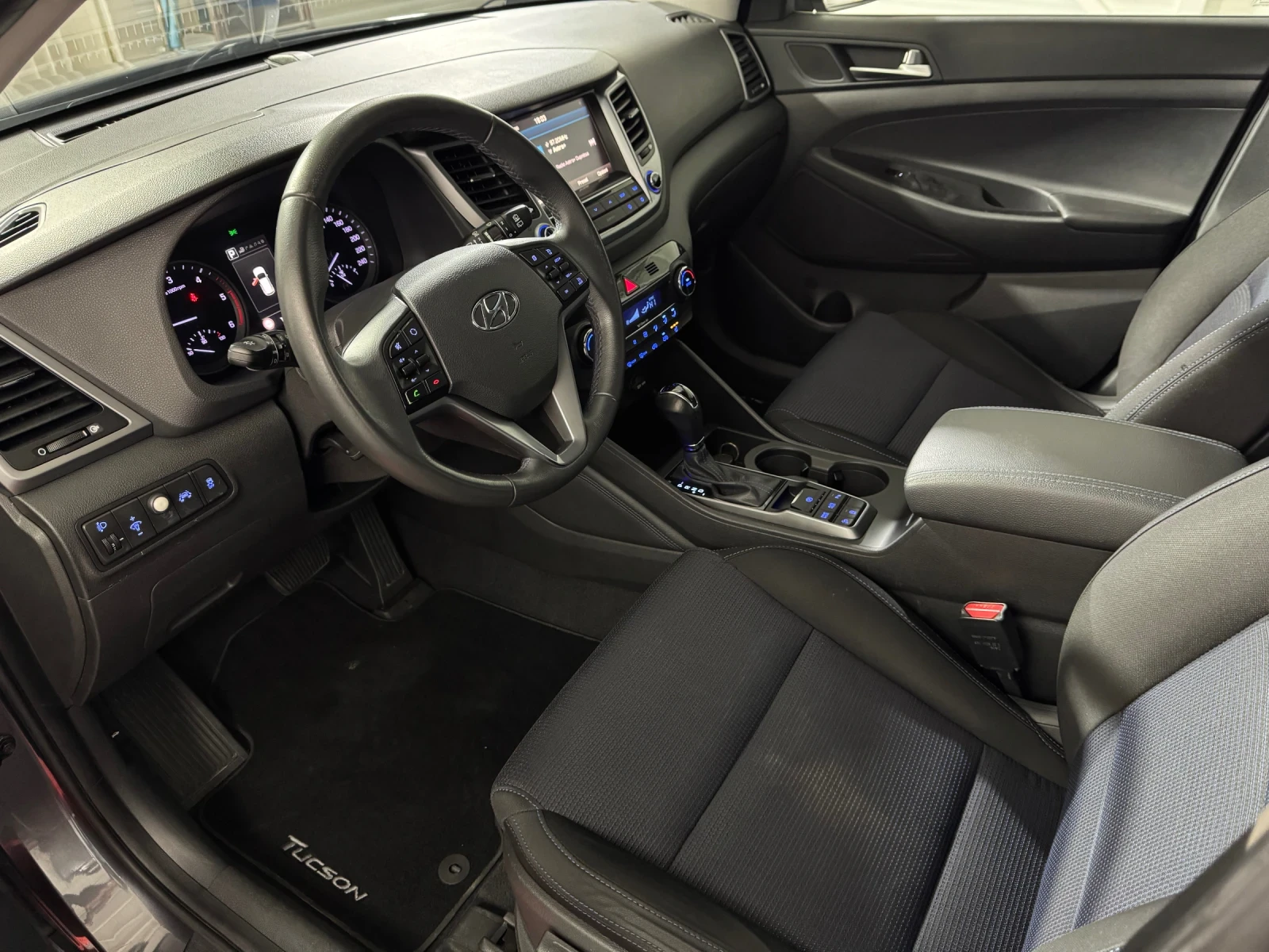 Hyundai Tucson 1.7 CRDI  X POSSIBLE - AUTOMATIC - 144.000 km! - изображение 9