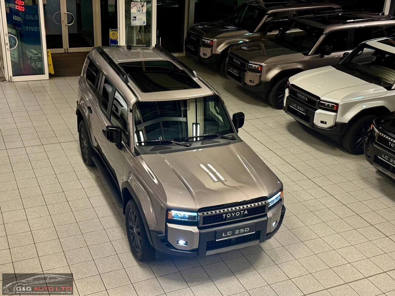 Toyota Land cruiser НОВ!/LC250/205HP/LOUNGE/PANO/360/HUD/JBL/MEMO/206q, снимка 4 - Автомобили и джипове - 54294407