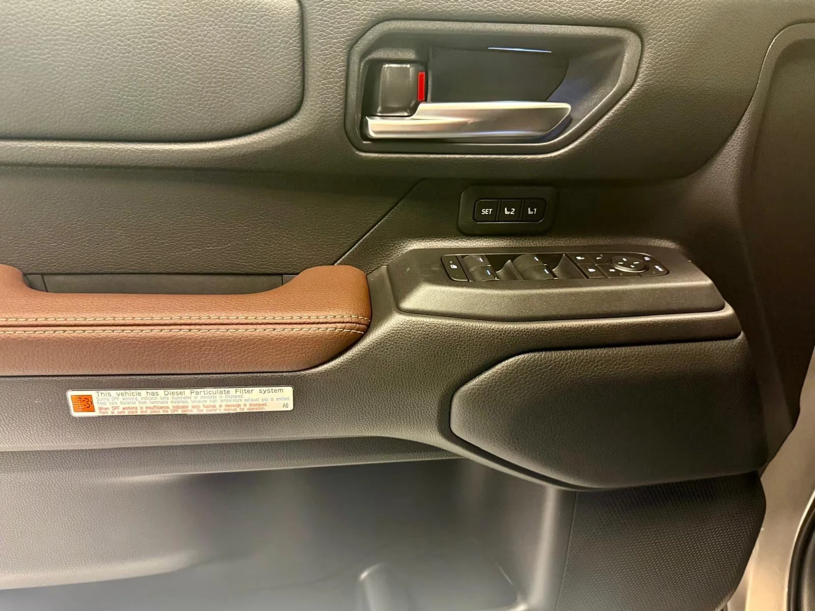 Toyota Land cruiser НОВ!/LC250/205HP/LOUNGE/PANO/360/HUD/JBL/MEMO/206q, снимка 13 - Автомобили и джипове - 54294407