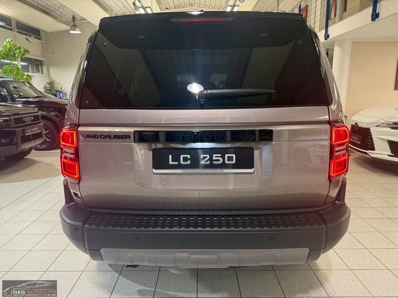 Toyota Land cruiser НОВ!/LC250/205HP/LOUNGE/PANO/360/HUD/JBL/MEMO/206q, снимка 7 - Автомобили и джипове - 54294407