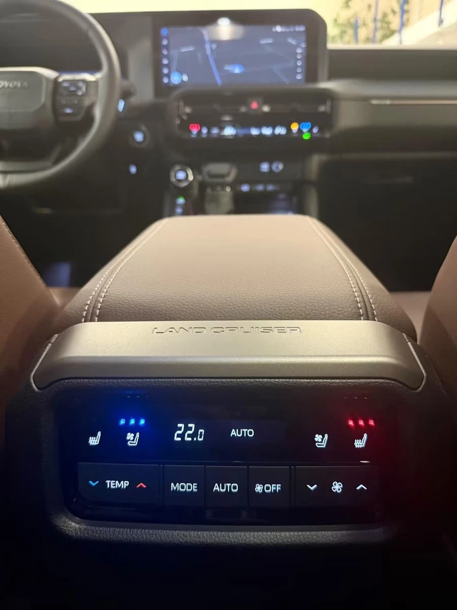 Toyota Land cruiser НОВ!/LC250/205HP/LOUNGE/PANO/360/HUD/JBL/MEMO/206q, снимка 9 - Автомобили и джипове - 54294407
