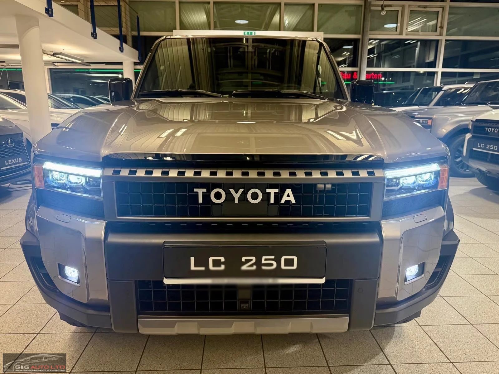 Toyota Land cruiser НОВ!/LC250/205HP/LOUNGE/PANO/360/HUD/JBL/MEMO/206q, снимка 2 - Автомобили и джипове - 54294407