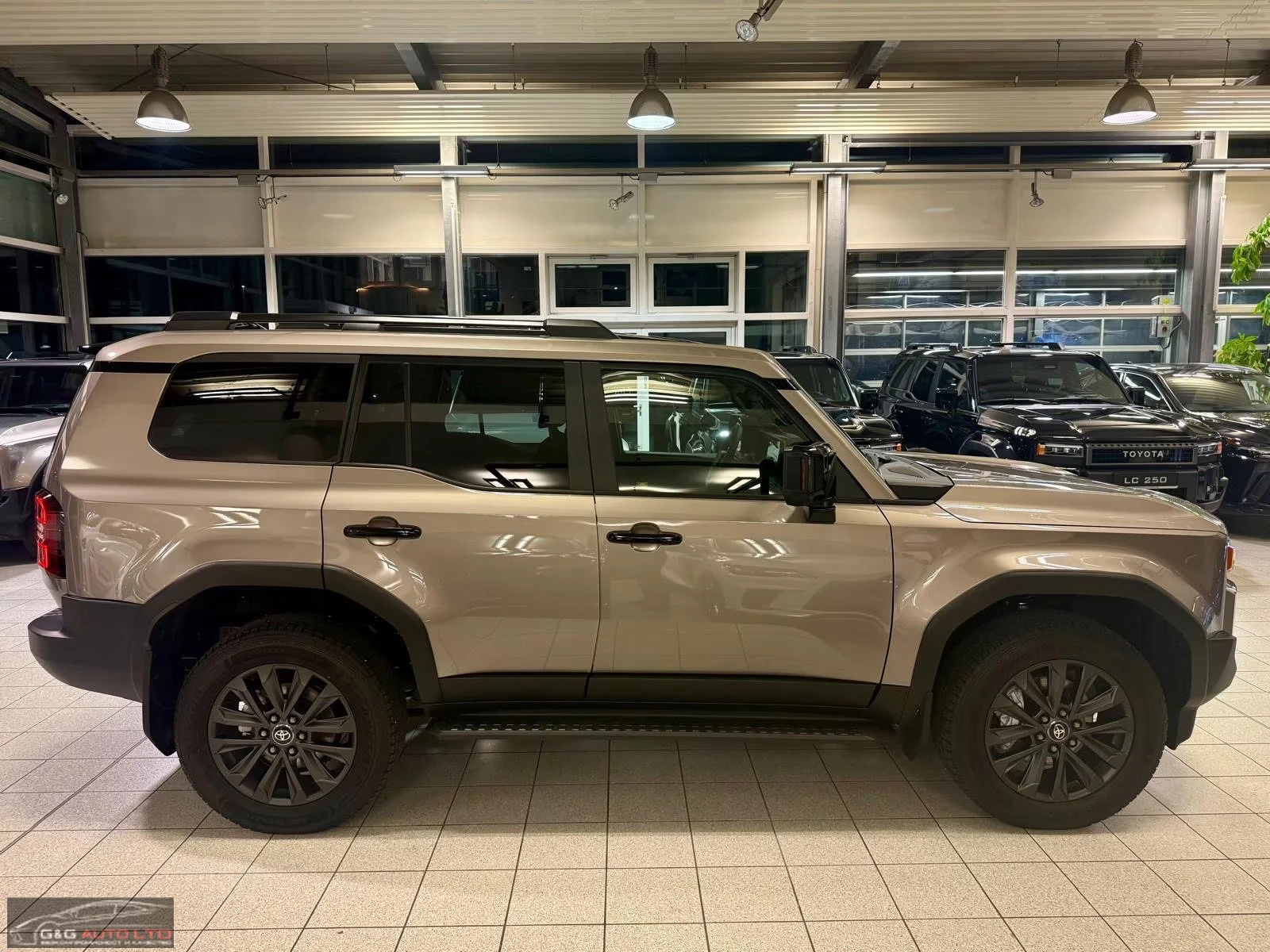 Toyota Land cruiser НОВ!/LC250/205HP/LOUNGE/PANO/360/HUD/JBL/MEMO/206q, снимка 5 - Автомобили и джипове - 54294407