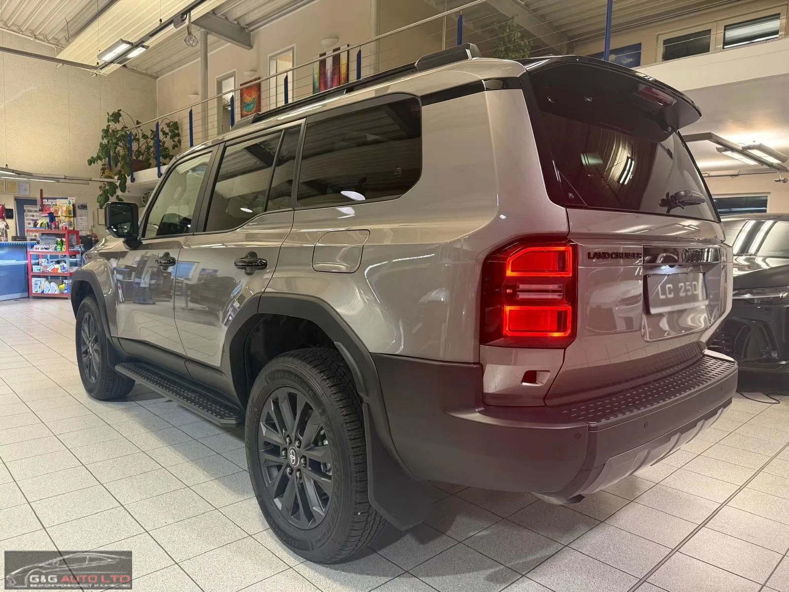 Toyota Land cruiser НОВ!/LC250/205HP/LOUNGE/PANO/360/HUD/JBL/MEMO/206q, снимка 6 - Автомобили и джипове - 54294407