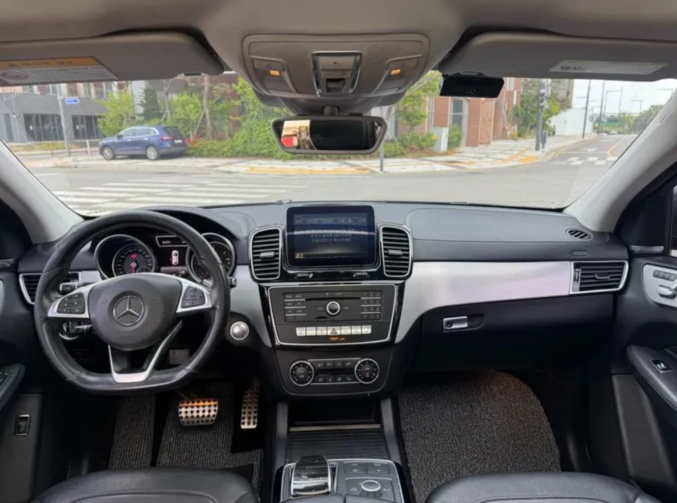 Mercedes-Benz GLE 350 COUPE | DVD | PANO, снимка 6 - Автомобили и джипове - 55094457