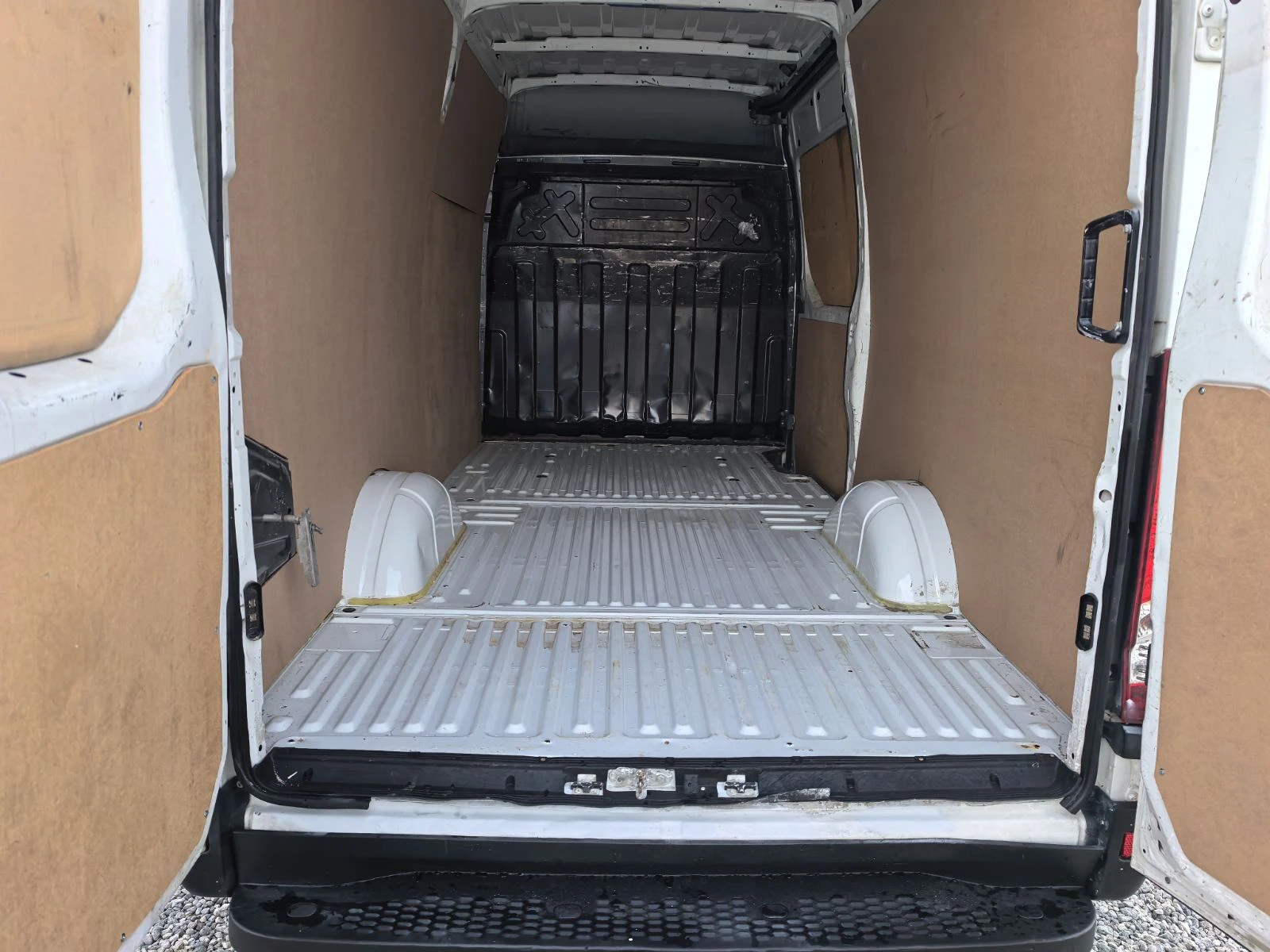 Iveco Daily 35S13 2.3, снимка 15 - Бусове и автобуси - 55792438