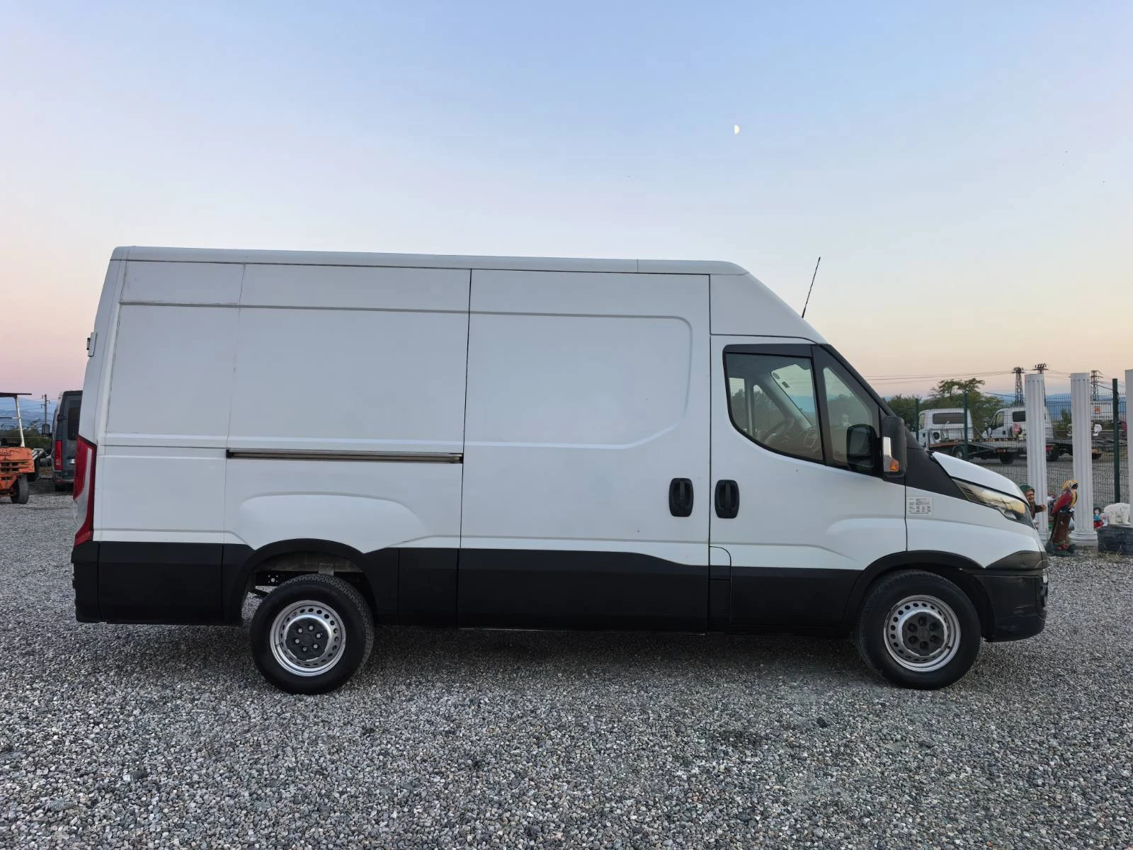 Iveco Daily 35S13 2.3, снимка 4 - Бусове и автобуси - 55792438