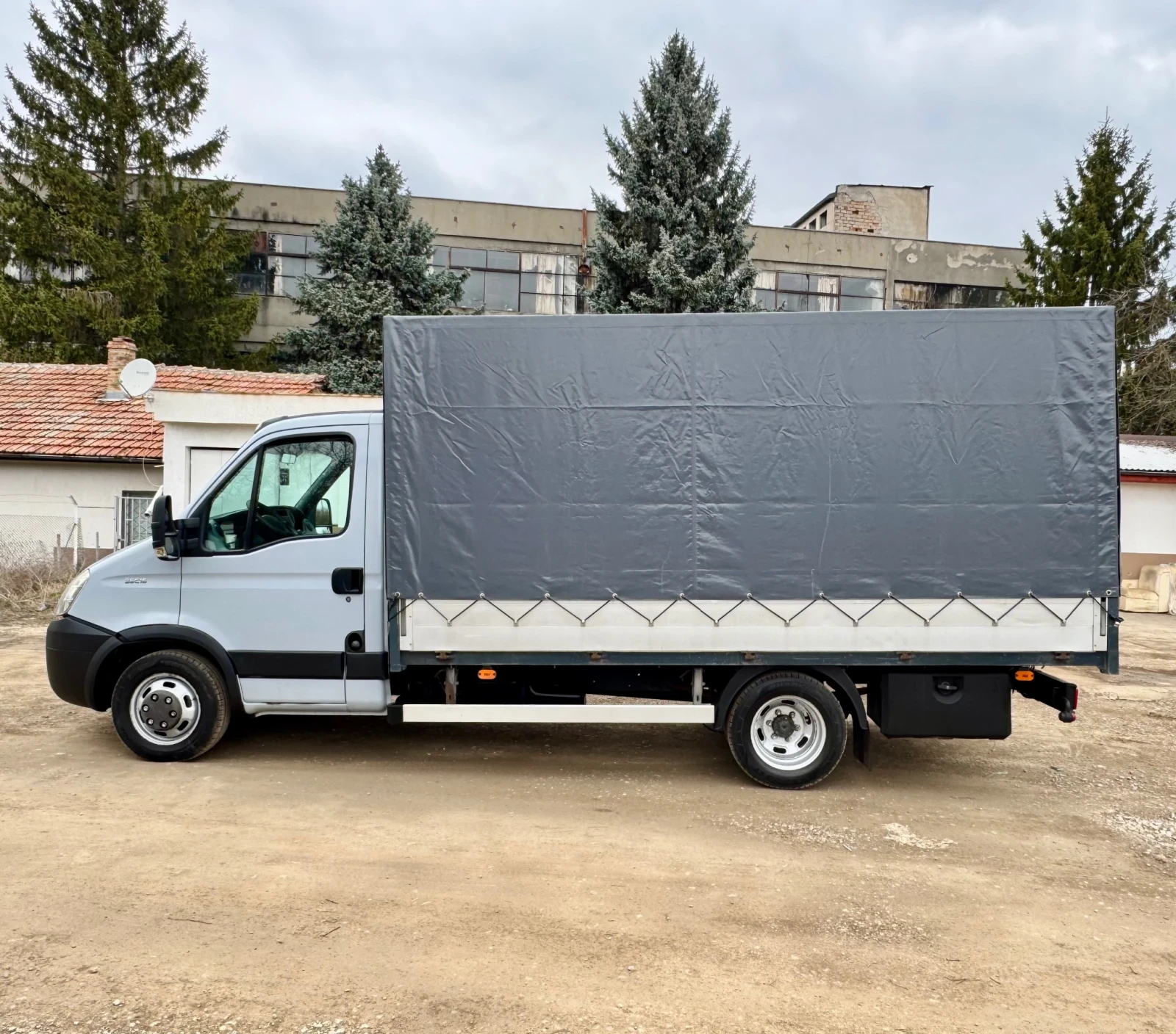 Iveco Daily 3.0* 170 000хил.км* БОРДОВИ+ БРЕЗЕНТ* БЛОКАЖ, снимка 4 - Бусове и автобуси - 55798949