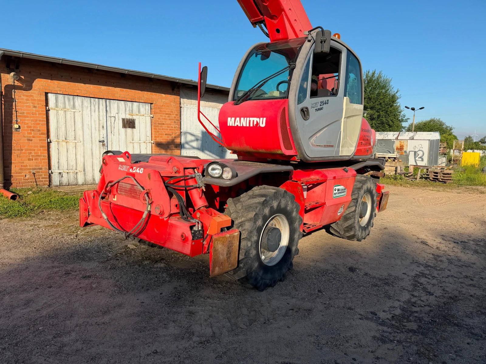 Телескопични товарачи Manitou MRT 2540 PRIVILEGE + 5 УРЕДА САМО 4000 МОТО ЧАСА