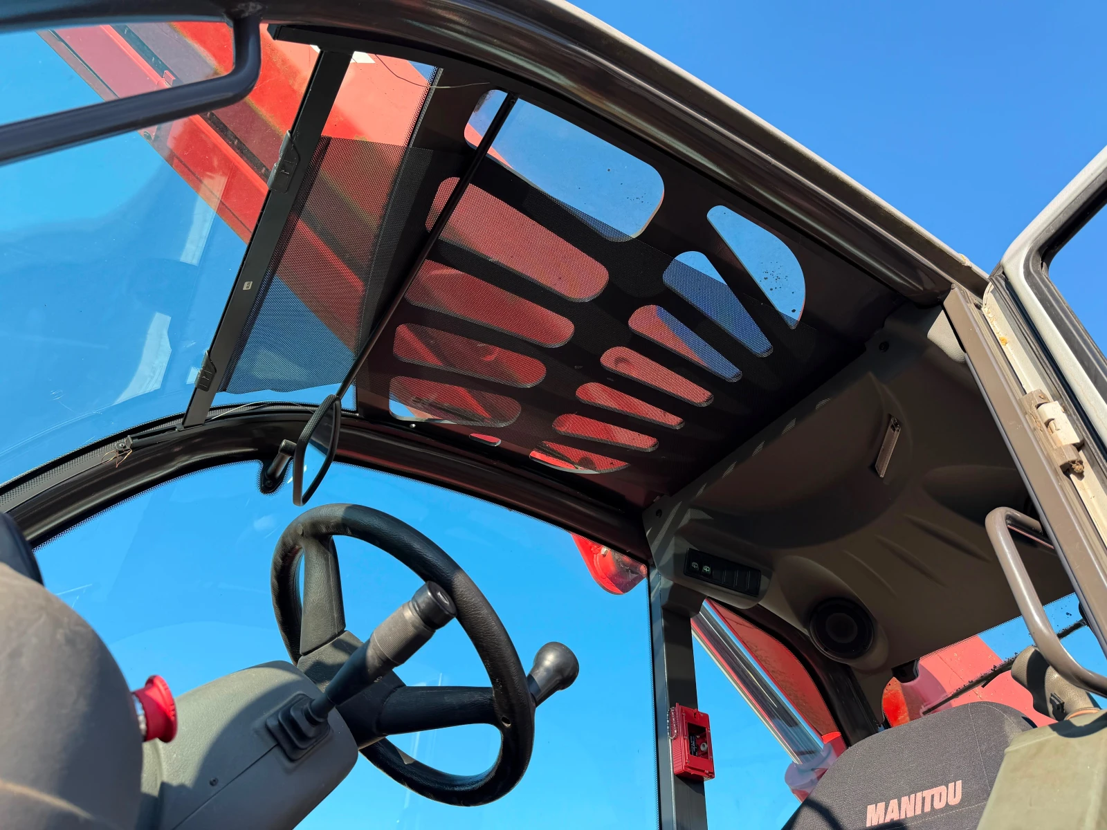 Телескопични товарачи Manitou MRT 2540 PRIVILEGE + 5 УРЕДА САМО 4000 МОТО ЧАСА, снимка 11 - Индустриална техника - 55835017
