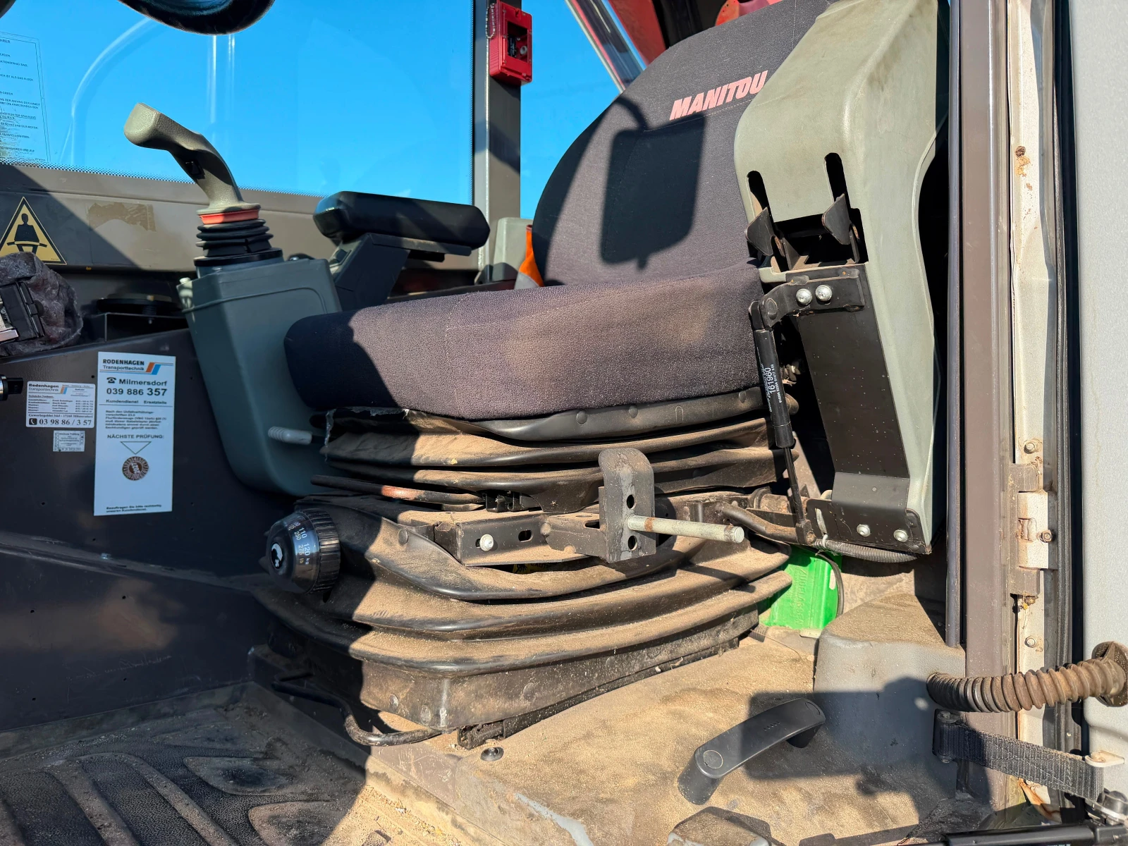 Телескопични товарачи Manitou MRT 2540 PRIVILEGE + 5 УРЕДА САМО 4000 МОТО ЧАСА, снимка 5 - Индустриална техника - 55835017