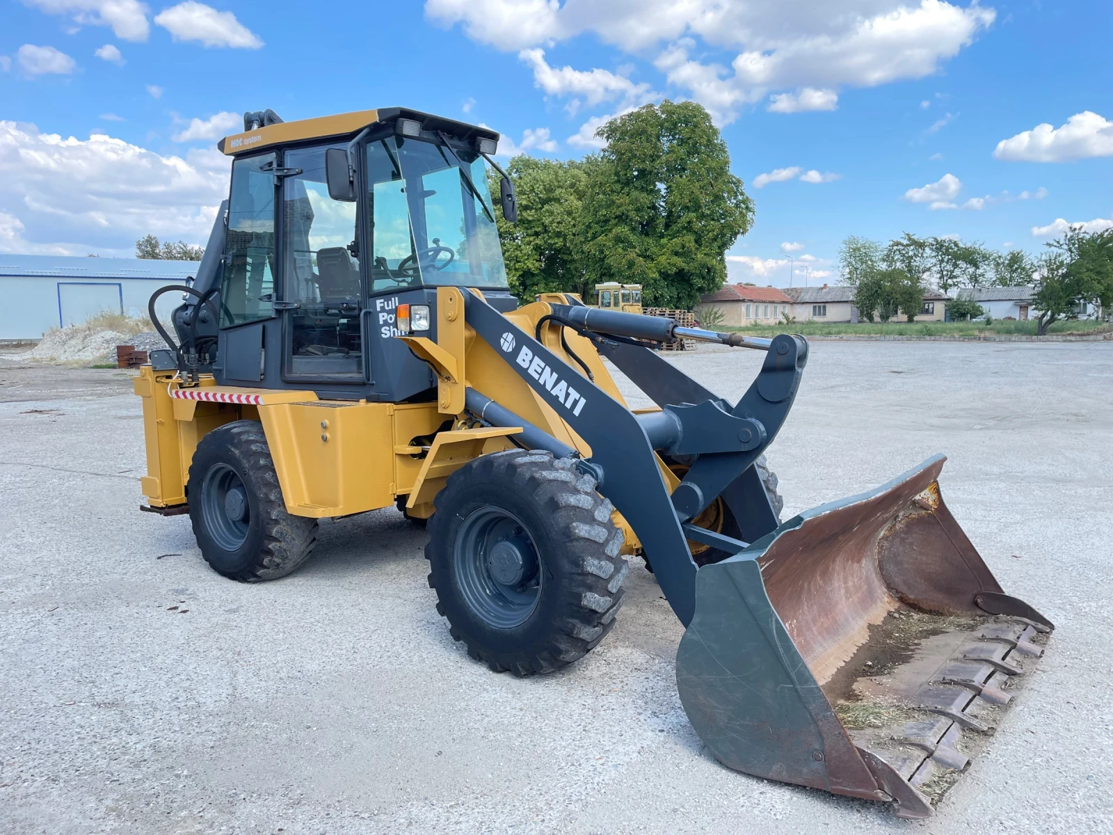 Багер Komatsu Benati 