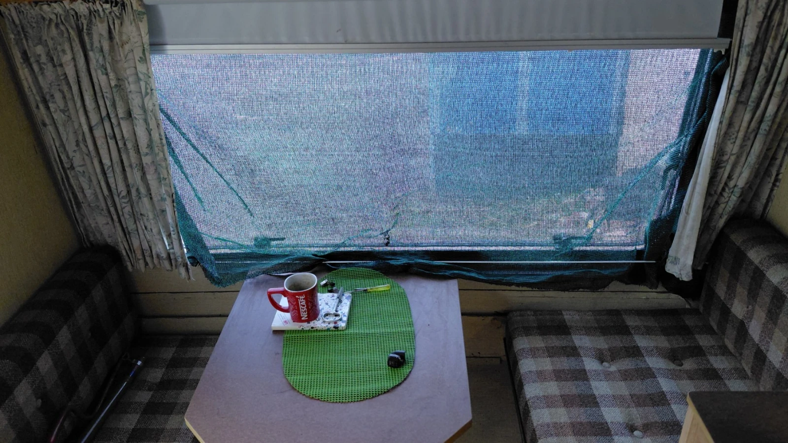 Каравана KIP 400 compact, снимка 6 - Каравани и кемпери - 53735578