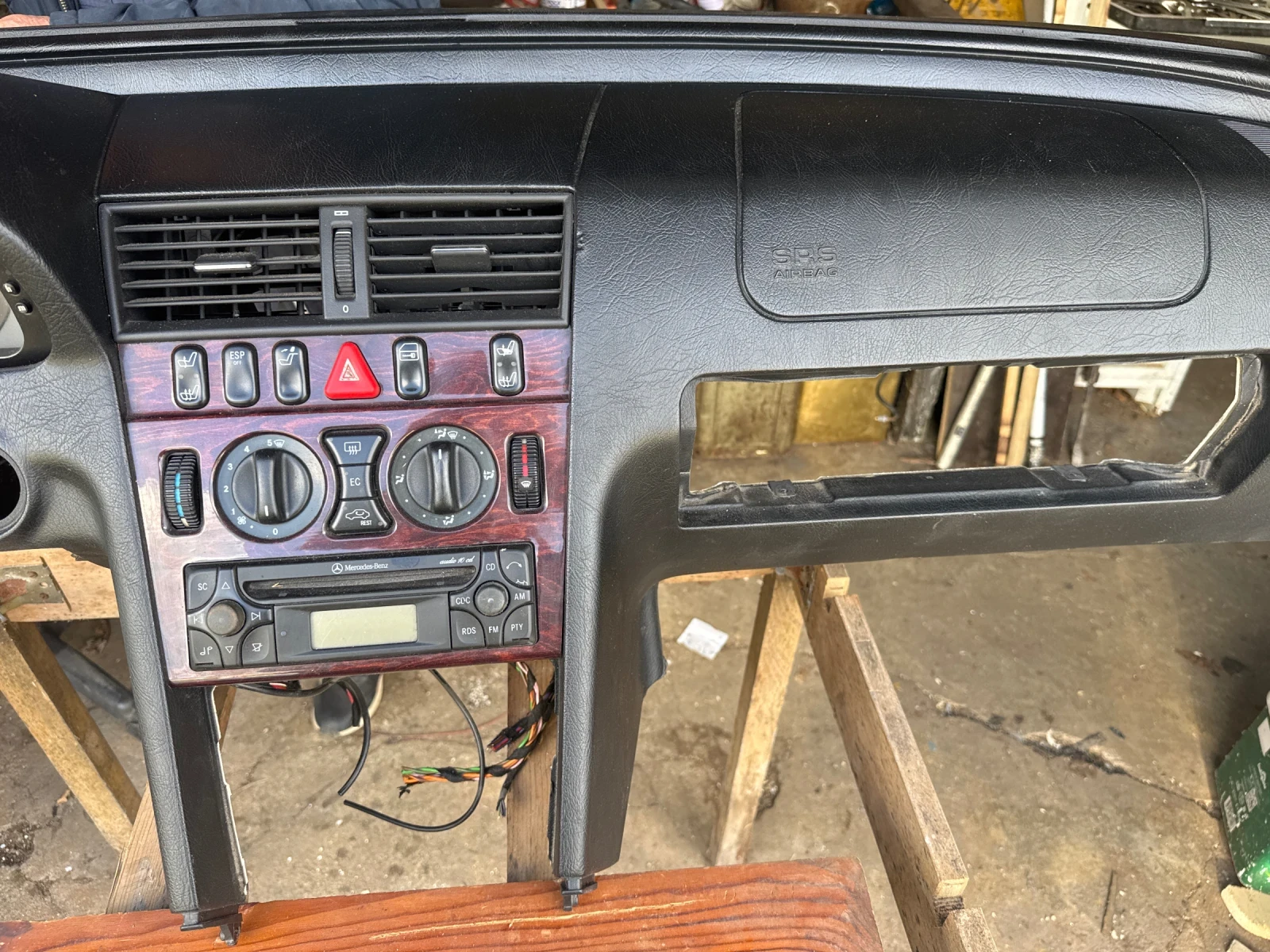 Арматурно табло за Mercedez Benz C180 , снимка 3 - Части - 54166313