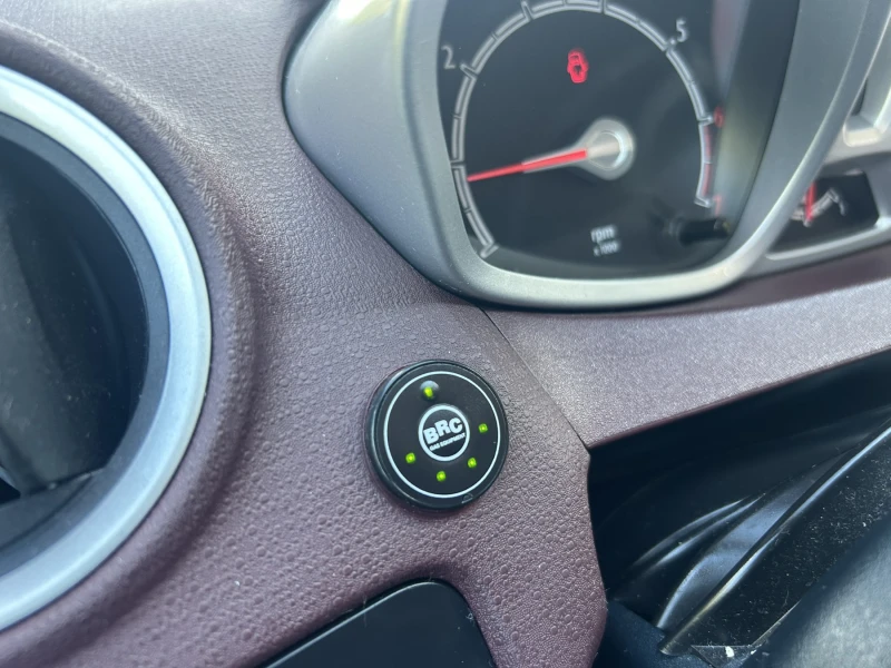 Ford Fiesta 1.25 ГАЗ, снимка 14 - Автомобили и джипове - 52521815