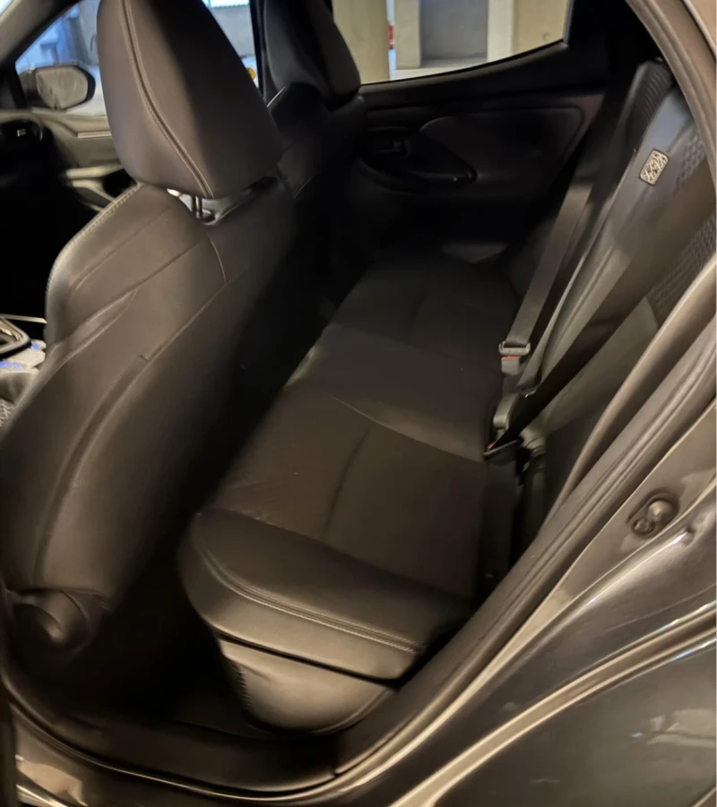 Toyota Yaris 1.5 Hybrid , снимка 8 - Автомобили и джипове - 52842910