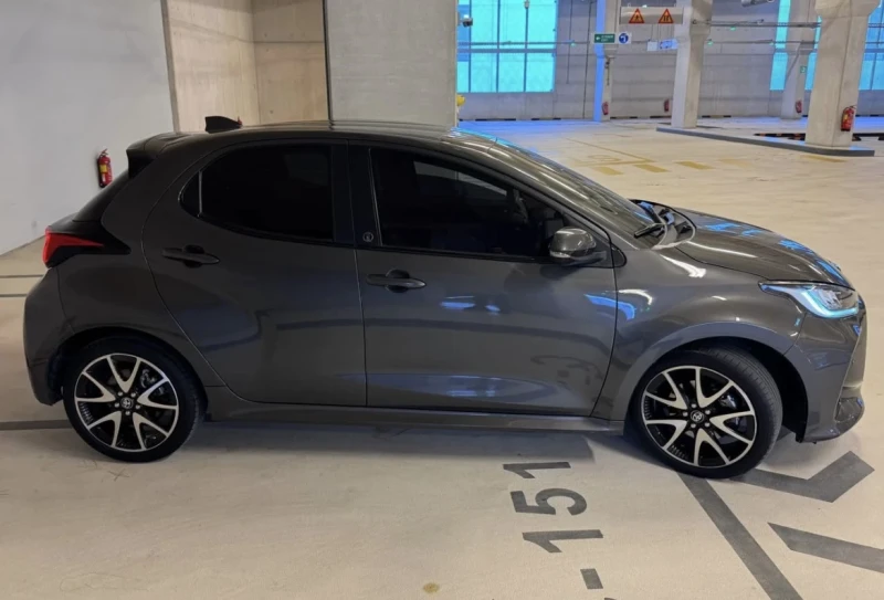 Toyota Yaris 1.5 Hybrid , снимка 4 - Автомобили и джипове - 52842910