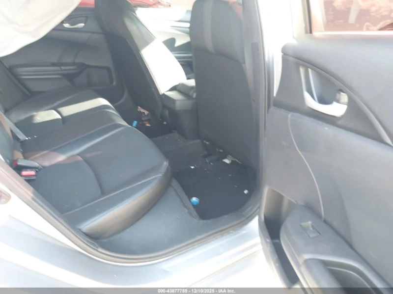 Honda Civic 2.0L I-4 DOHC, VVT, 158HP Front Wheel Drive, снимка 13 - Автомобили и джипове - 52914099