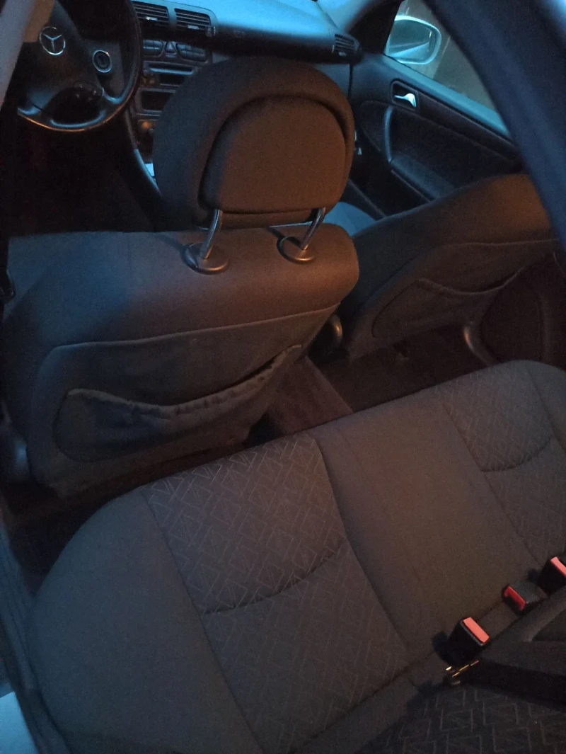 Mercedes-Benz C 220, снимка 9 - Автомобили и джипове - 53525796