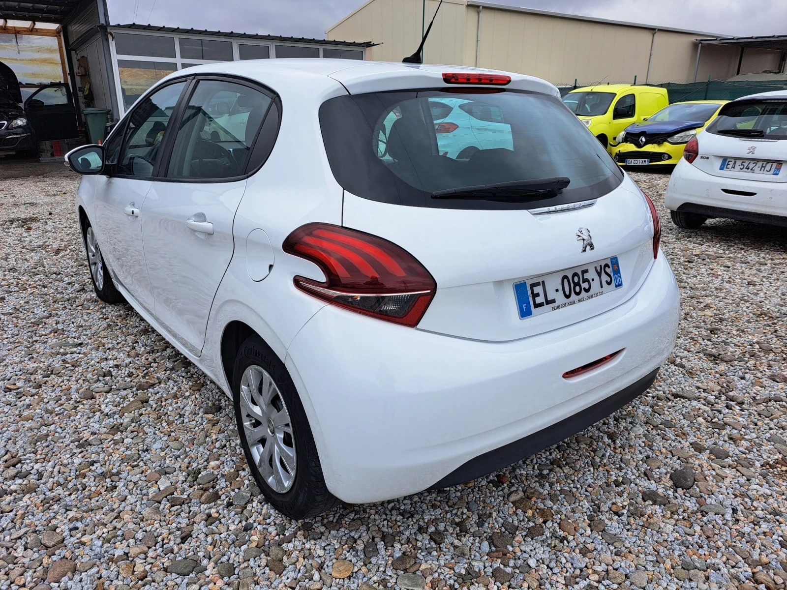 Peugeot 208 1.6 BLUE HDI - изображение 4