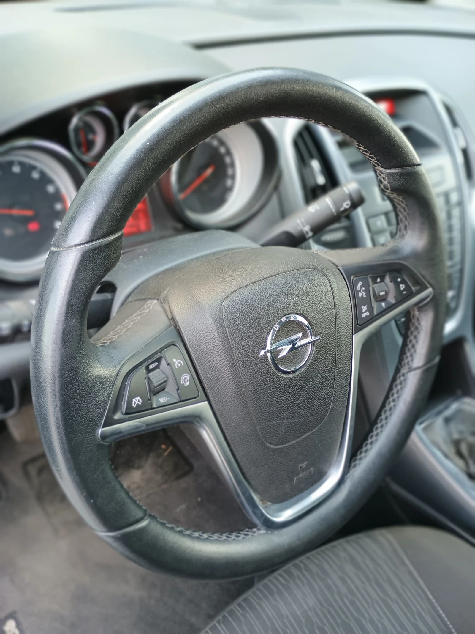 Opel Astra УНИКАТ!!! 1.4 TURBO 140кс СЕРВИЗНИ ДОКУМЕНТИ! - изображение 10