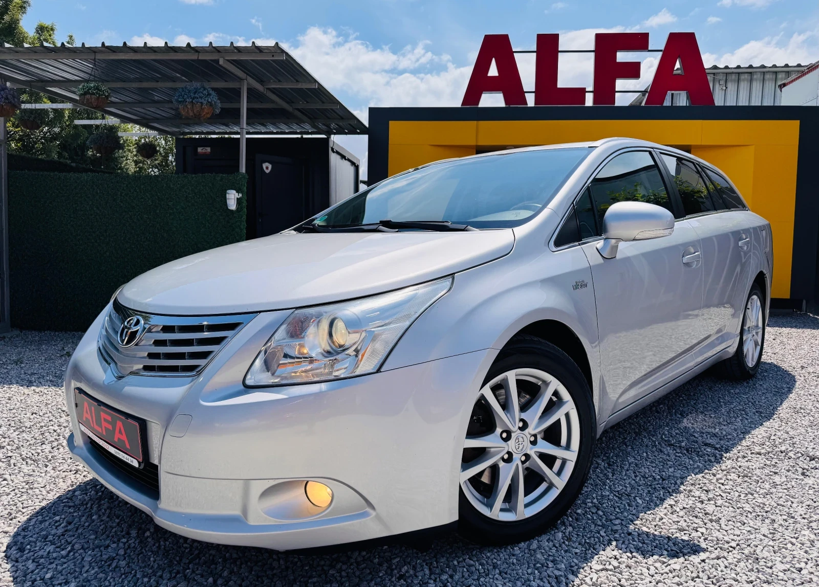 Toyota Avensis 2.2D/АВТОМАТИК/НАВИ/КАМЕРА/1 СОБСТВЕНИК/НОВА/// - изображение 2