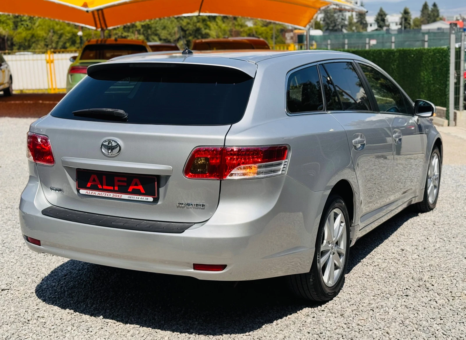 Toyota Avensis 2.2D/АВТОМАТИК/НАВИ/КАМЕРА/1 СОБСТВЕНИК/НОВА/// - изображение 6