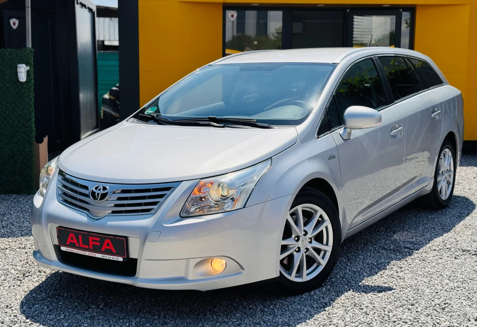 Toyota Avensis 2.2D/АВТОМАТИК/НАВИ/КАМЕРА/1 СОБСТВЕНИК/НОВА/// - изображение 3