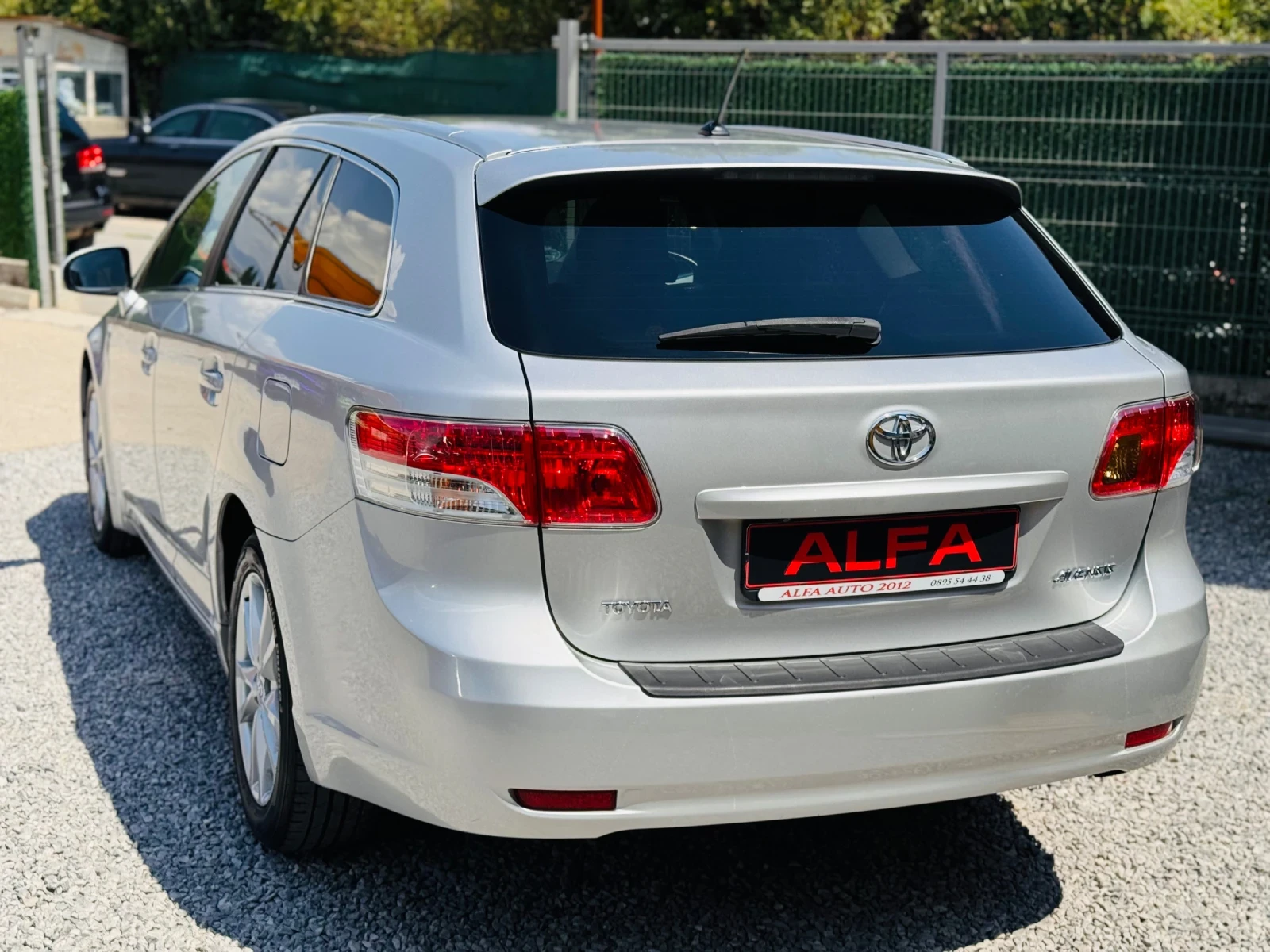 Toyota Avensis 2.2D/АВТОМАТИК/НАВИ/КАМЕРА/1 СОБСТВЕНИК/НОВА/// - изображение 8