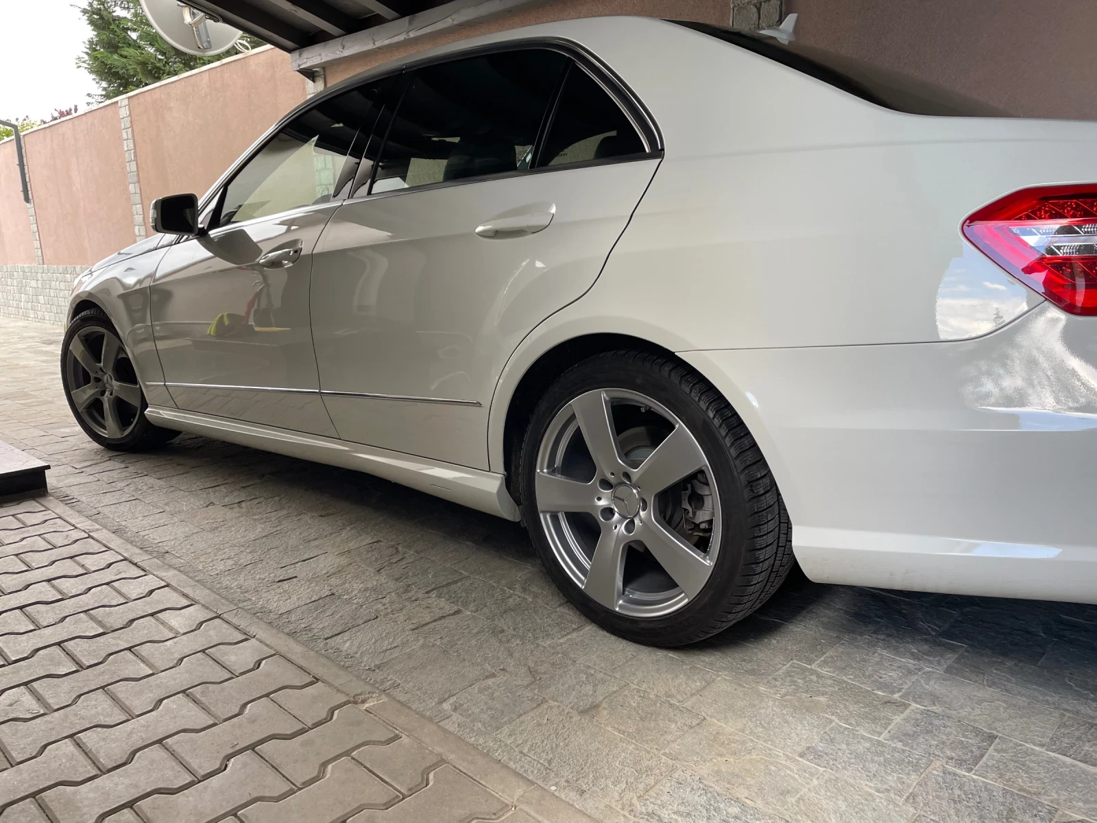 Mercedes-Benz E 350  - изображение 6