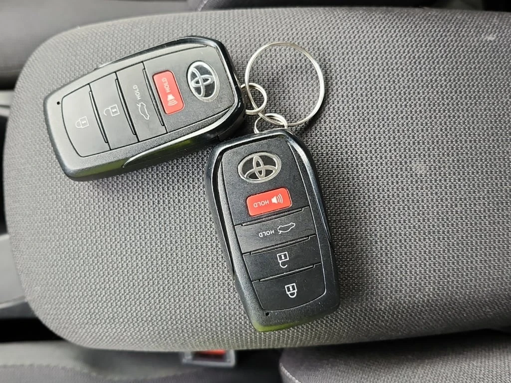 Toyota Corolla * HYBRID LE * CARFAX *  - изображение 8