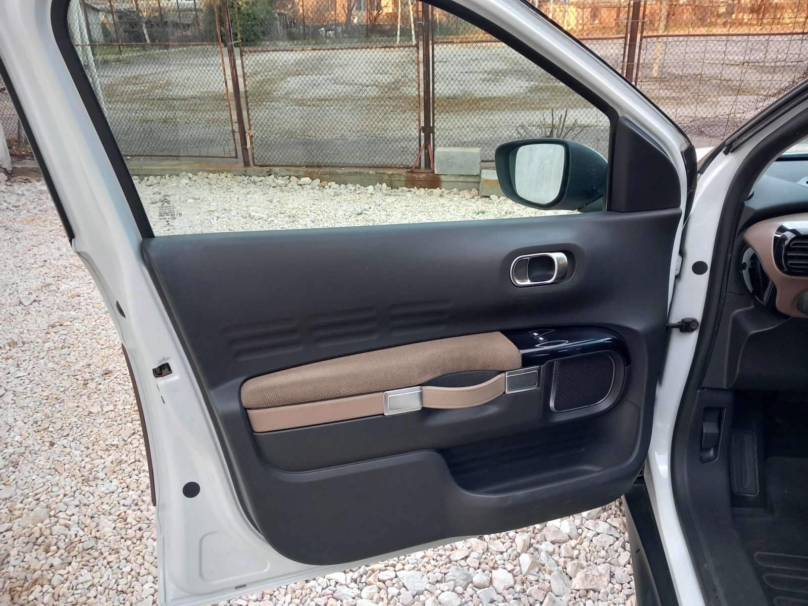 Citroen C4 Cactus 1.2 Автоматик Навигация, снимка 17 - Автомобили и джипове - 53738886