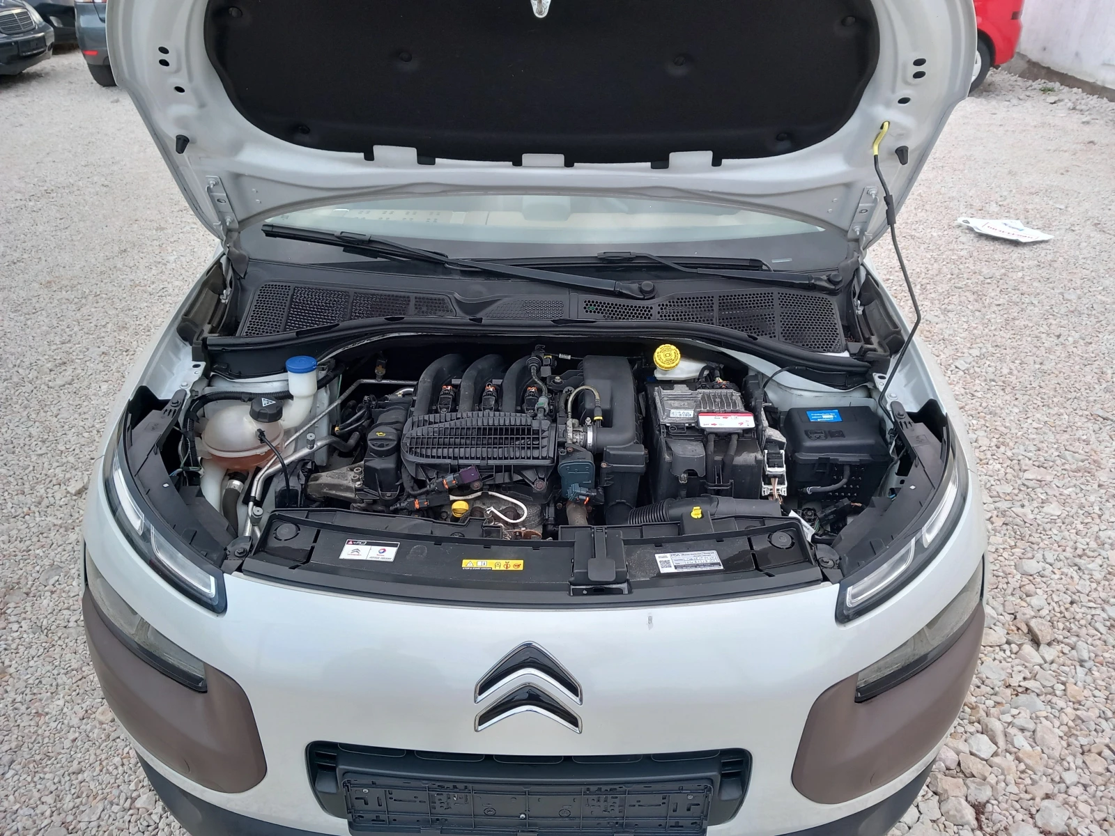 Citroen C4 Cactus 1.2 Автоматик Навигация, снимка 15 - Автомобили и джипове - 53738886