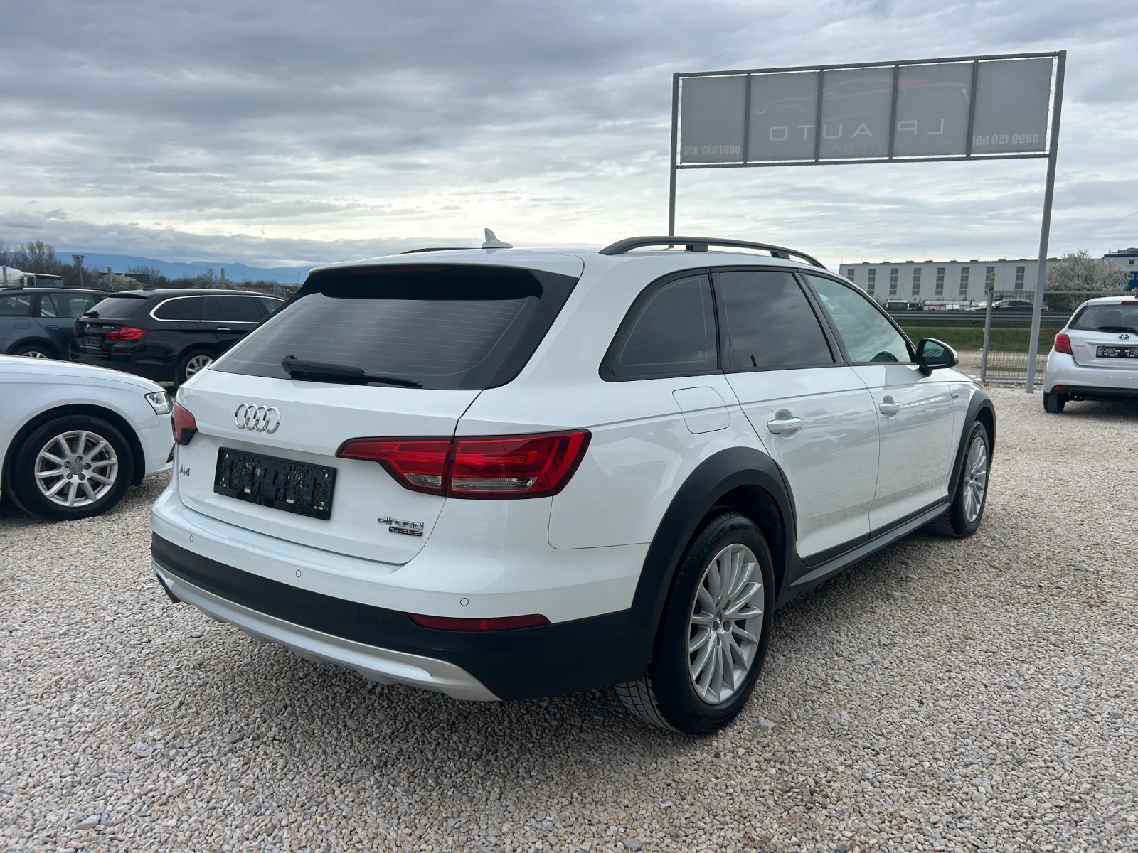 Audi A4 Allroad * 3.0* TDI* 218к.с* Сервизна История* , снимка 3 - Автомобили и джипове - 54029043