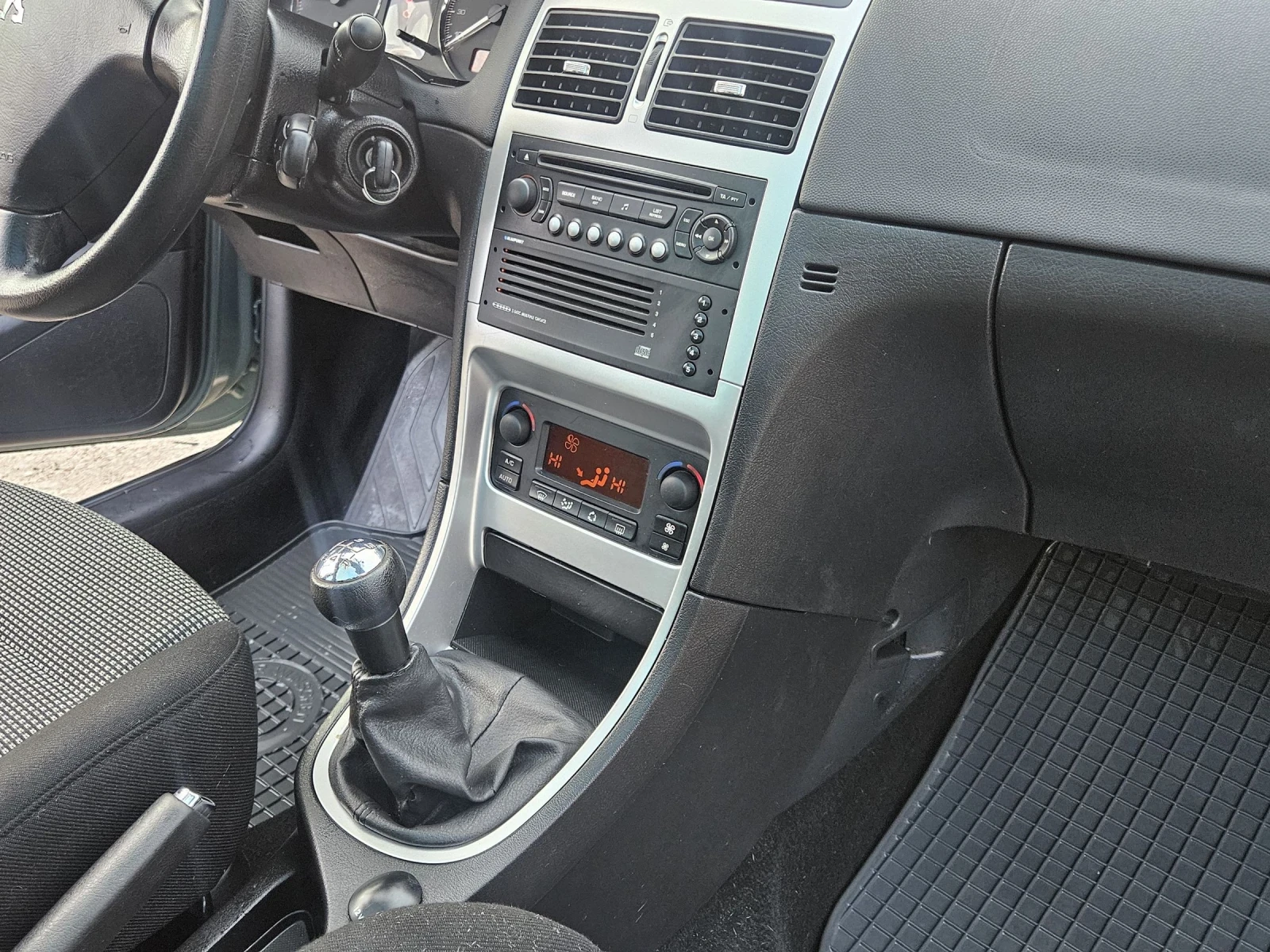 Peugeot 307 1.6 HDI* 90ps* Климатроник* Face-Lift , снимка 10 - Автомобили и джипове - 54055330