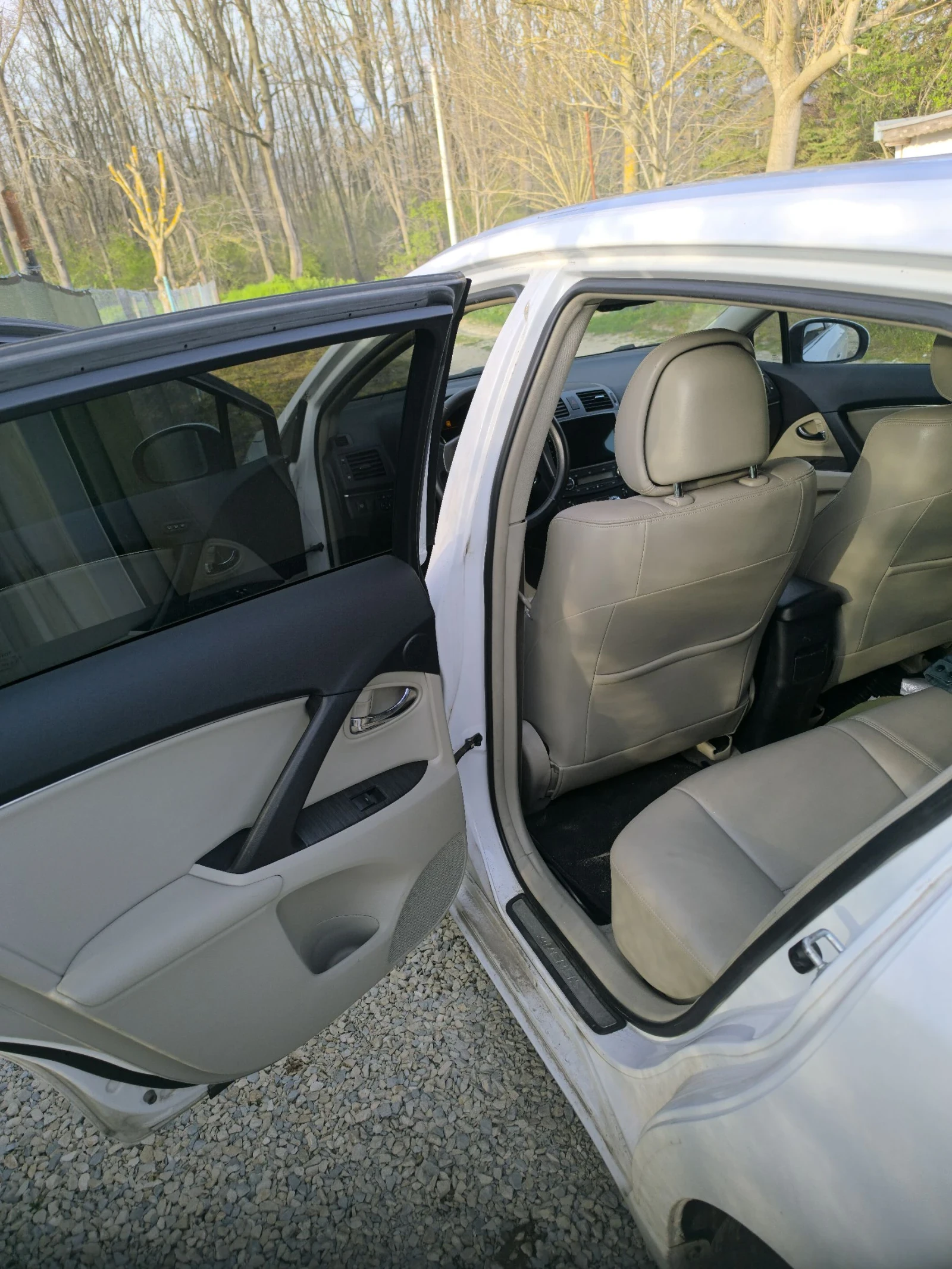 Toyota Avensis, снимка 8 - Автомобили и джипове - 54250565