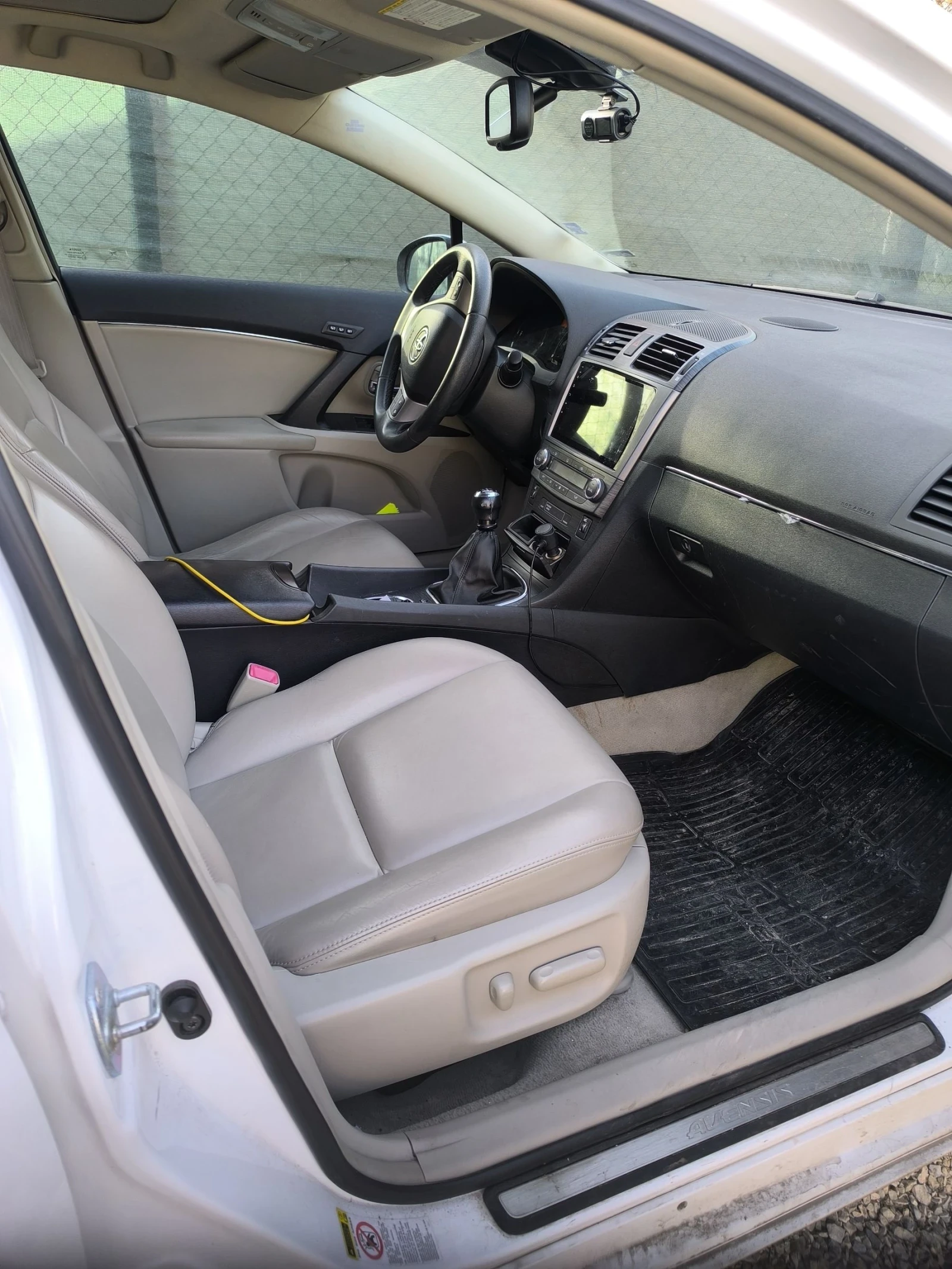 Toyota Avensis, снимка 13 - Автомобили и джипове - 54250565