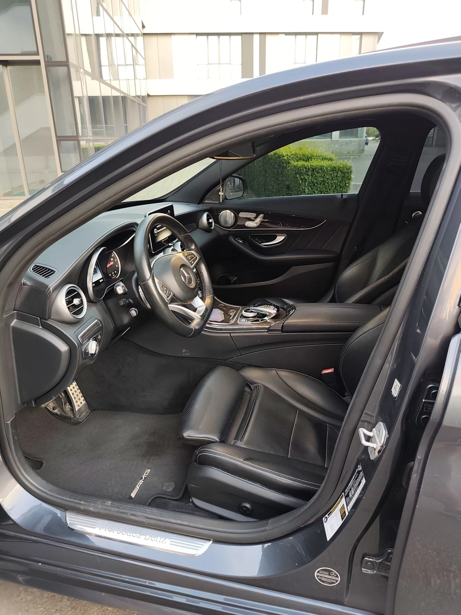 Mercedes-Benz C 300 AMG 4 MATIC BURMESTER PANO NAVI УНИКАТ!!!, снимка 13 - Автомобили и джипове - 54983539