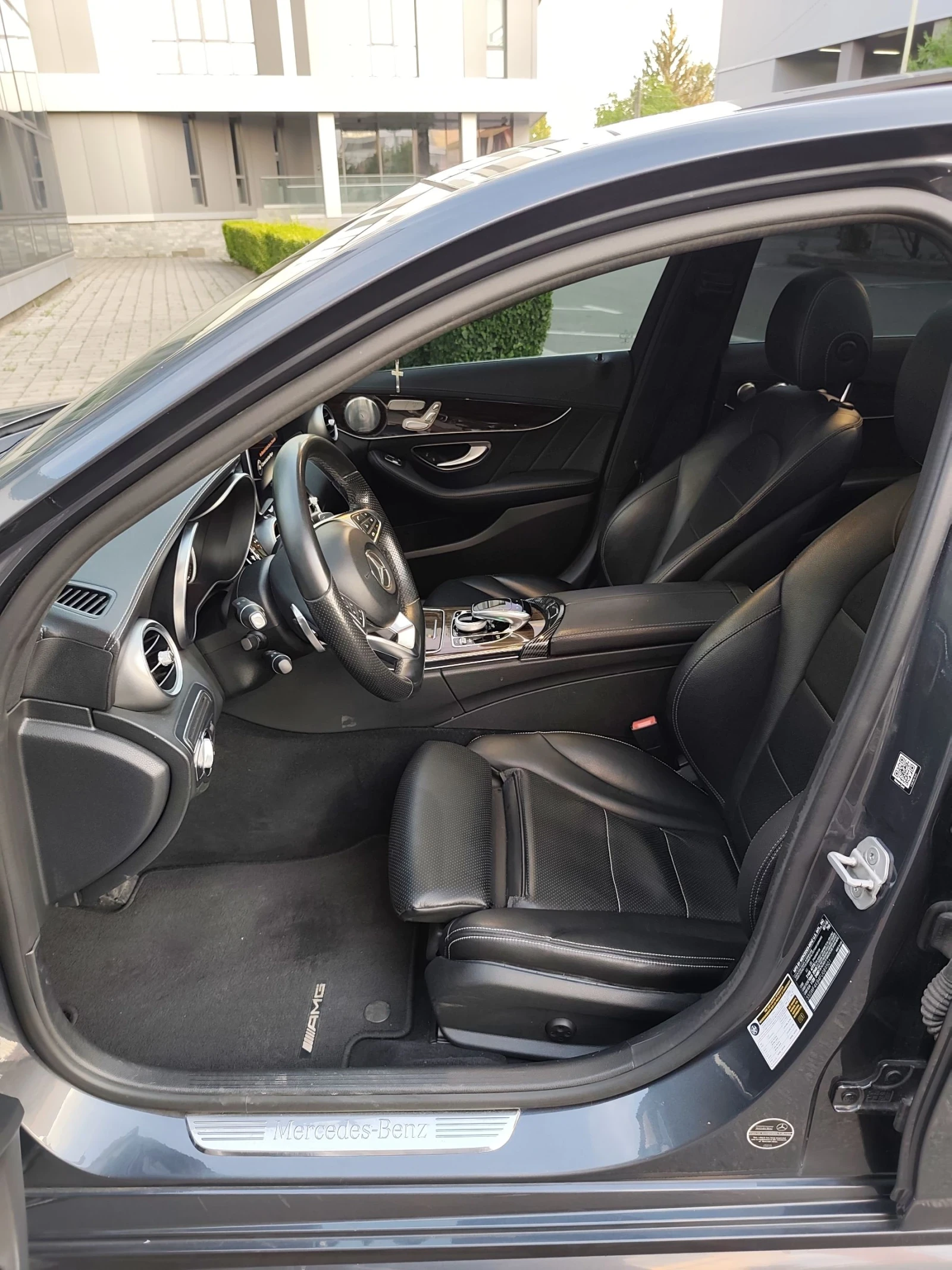 Mercedes-Benz C 300 AMG 4 MATIC BURMESTER PANO NAVI УНИКАТ!!!, снимка 11 - Автомобили и джипове - 54983539