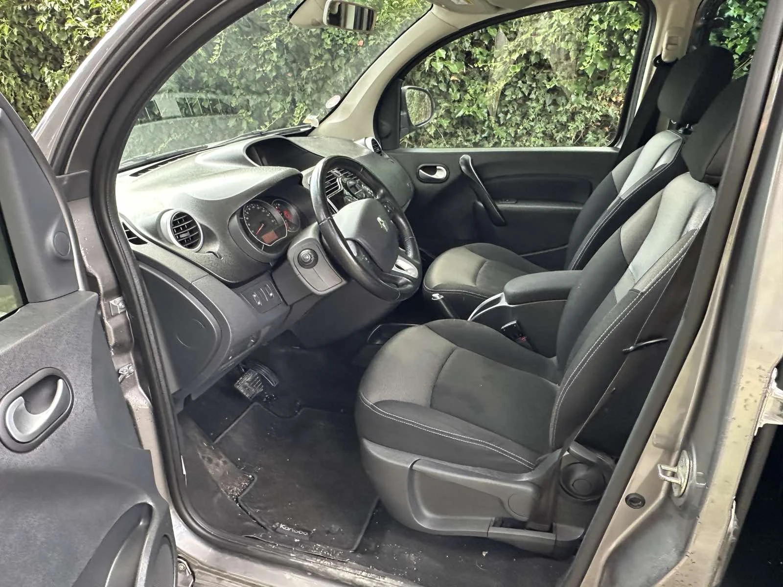 Renault Kangoo 1, 2 Turbo, снимка 8 - Автомобили и джипове - 55384876