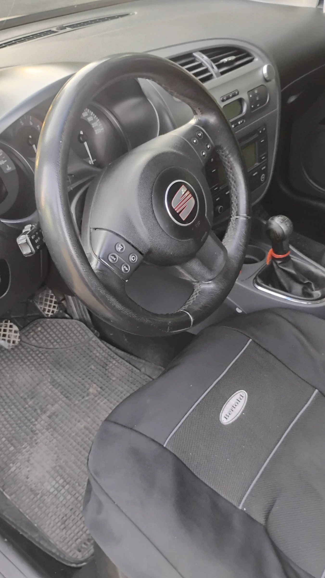 Seat Leon Хечбек, снимка 16 - Автомобили и джипове - 55647389